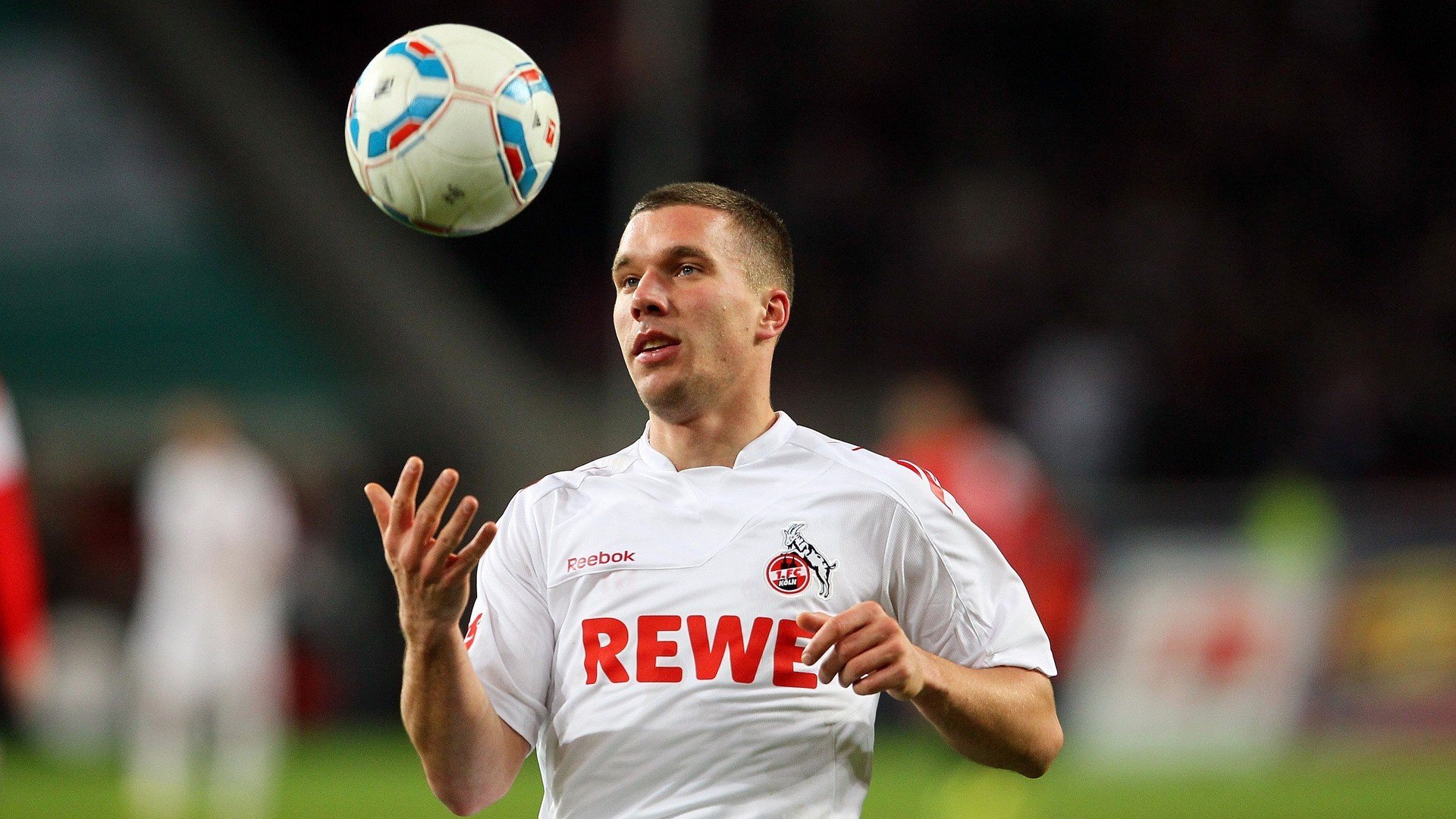 那不勒斯球迷现场助威,为球队鼓与呼,那不勒斯球队厉害吗